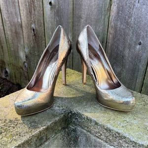 Gold BCBG Generation platform heels 9
